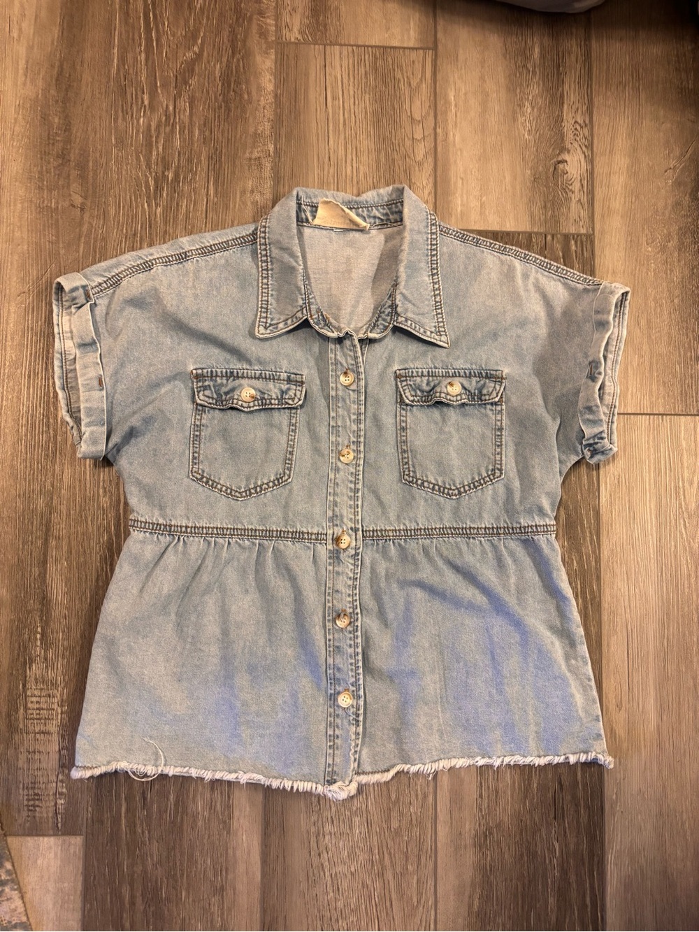 ⭐️Savanna Jane⭐️ Light Wash Denim Button-Up Top